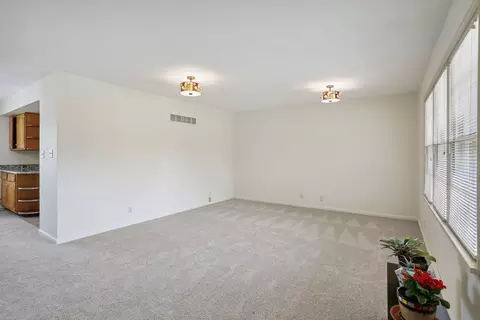 1212 Devonshire Dr, Champaign, IL 61821 photo 6