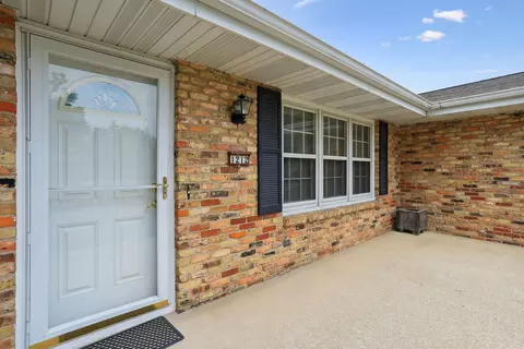 1212 Devonshire Dr, Champaign, IL 61821 photo 5