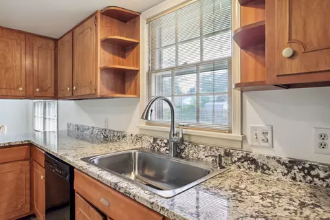 1212 Devonshire Dr, Champaign, IL 61821 photo 14