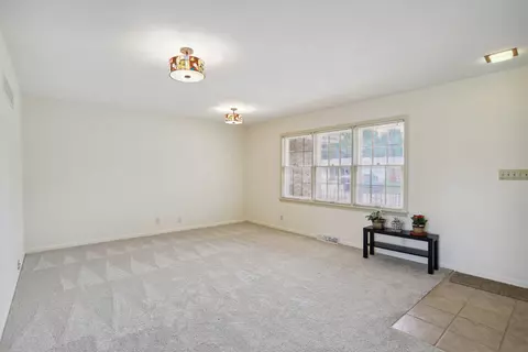 1212 Devonshire Dr, Champaign, IL 61821 photo 8