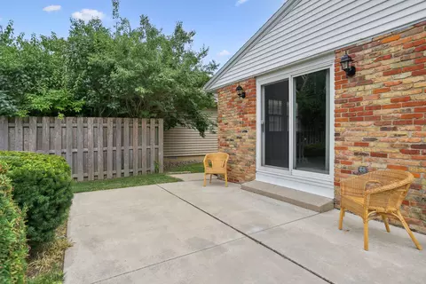 1212 Devonshire Dr, Champaign, IL 61821 photo 25