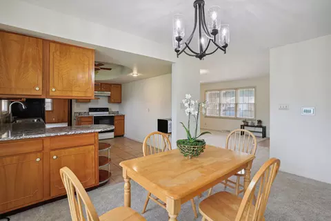 1212 Devonshire Dr, Champaign, IL 61821 photo 9