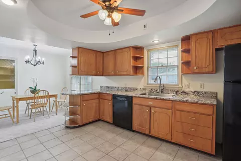 1212 Devonshire Dr, Champaign, IL 61821 photo 12