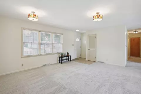 1212 Devonshire Dr, Champaign, IL 61821 photo 7