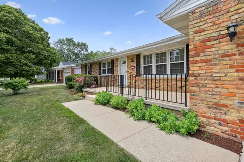 1212 Devonshire Dr, Champaign, IL 61821 photo 4