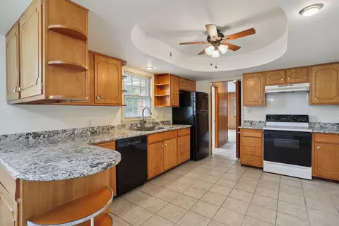 1212 Devonshire Dr, Champaign, IL 61821 photo 11