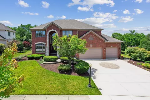 13696 Cambridge Dr, Lemont, IL 60439