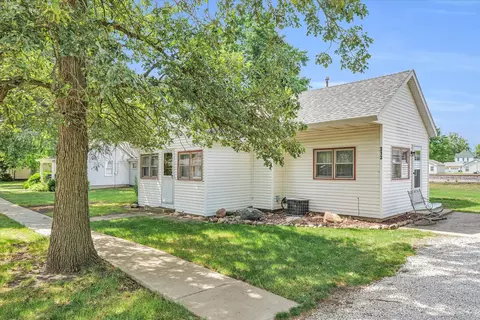 313 E Oliver St, Mansfield, IL 61854 photo 3