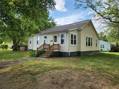 7 E Madison Ave, Altamont, IL 62411