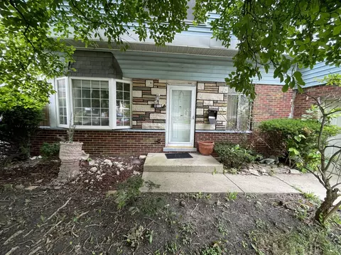 8111 S Keating Ave, Chicago, IL 60652