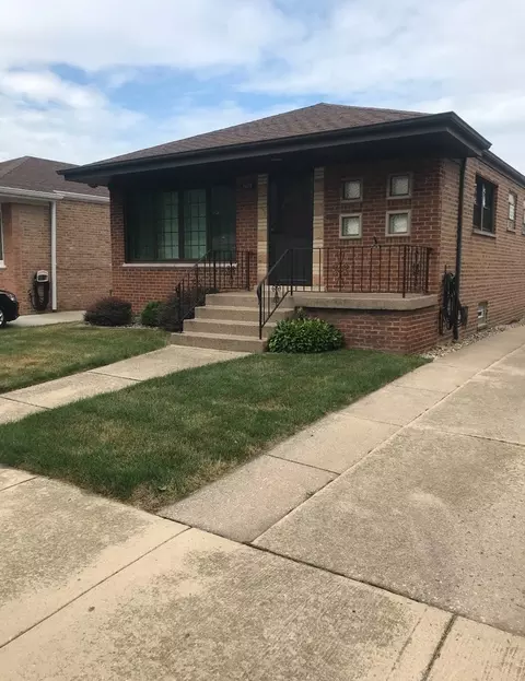 9829 S Marquette Ave, Chicago, IL 60617