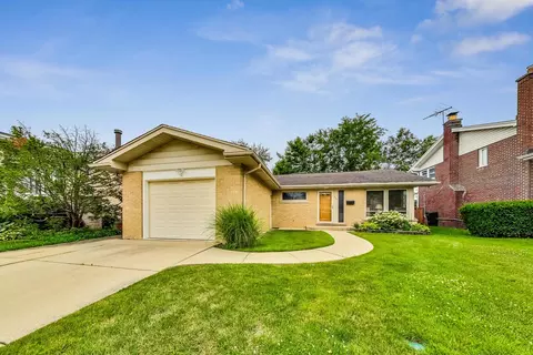 8651 W Madison Dr, Niles, IL 60714