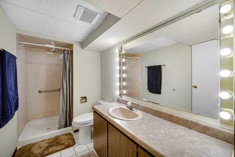 Bath - 649 W Ronald Dr, Addison, IL 60101 photo 2 of 2