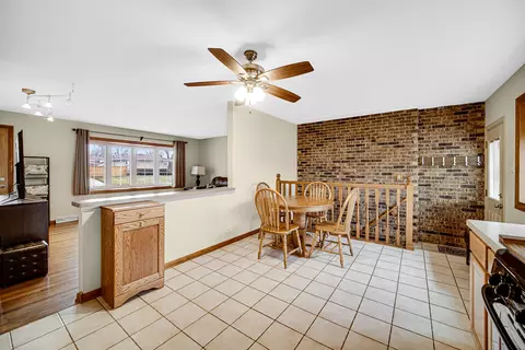 Other - 649 W Ronald Dr, Addison, IL 60101 photo 3 of 8