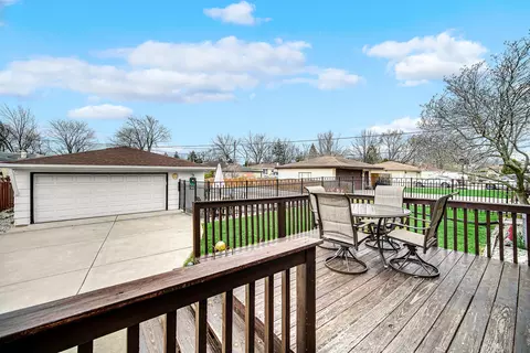 Exterior - 649 W Ronald Dr, Addison, IL 60101 photo 3 of 9