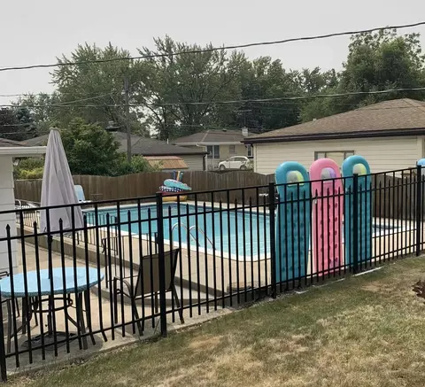Exterior - 649 W Ronald Dr, Addison, IL 60101 photo 5 of 9