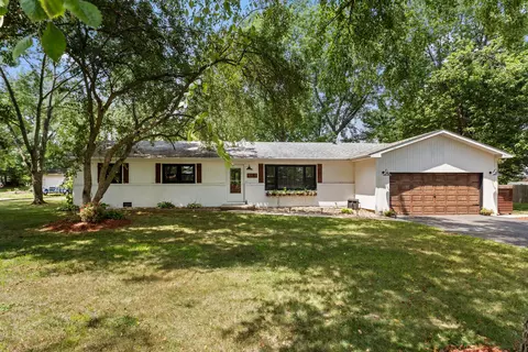 2140 Bonnie Ln, Monticello, IL 61856