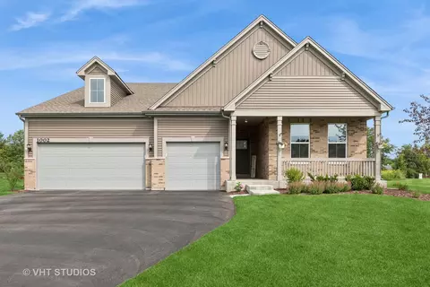 1002 Persimmon Ct, Crystal Lake, IL 60012