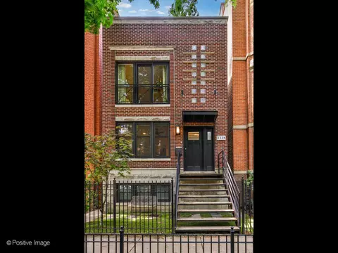2228 N Bissell St, Chicago, IL 60614
