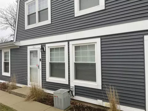 306 Somerset Ln, Vernon Hills, IL 60061