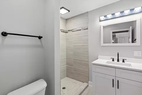 Bath - 7920 Garden Ct, Bridgeview, IL 60455 photo 3 of 3