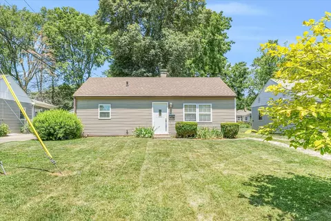 706 Hawthorne Dr, Urbana, IL 61801