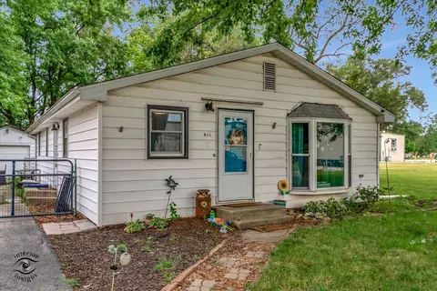 411 N Greeley St, Aroma Park, IL 60910
