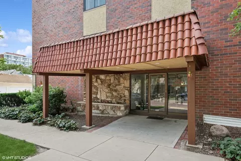 7320 Dixon St #404, Forest Park, IL 60130