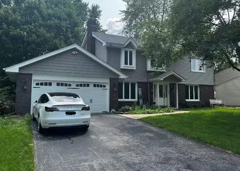 330 Carriage Hill Rd, Naperville, IL 60565