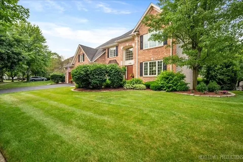 1448 Eagle Brook Dr, Geneva, IL 60134