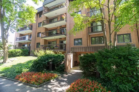 1695 2nd St #307, Highland Park, IL 60035