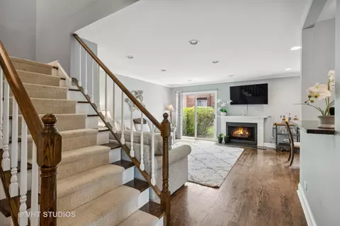 Entry Way - 1242 Croydon Ct, Wheaton, IL 60189 photo 1 of 2