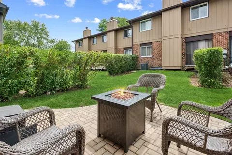 Exterior - 1242 Croydon Ct, Wheaton, IL 60189 photo 2 of 3