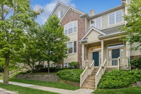 2607 N Greenwood Ave, Arlington Heights, IL 60004