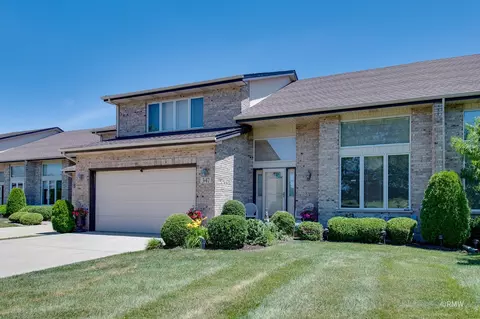 347 Saint Andrews Dr, Wood Dale, IL 60191