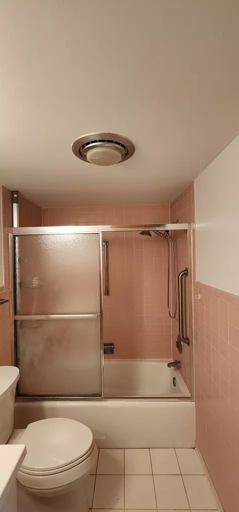 Bath - 200 Deborah Ln #14A, Wheeling, IL 60090 photo 2 of 2