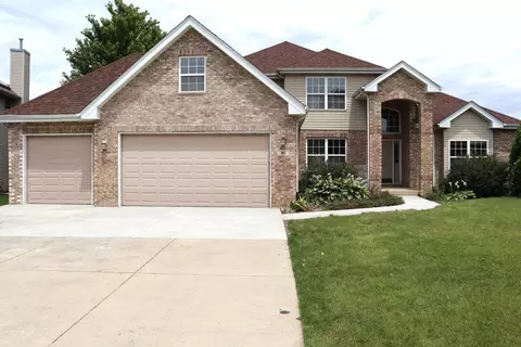 911 W Locust Ln, Peotone, IL 60468