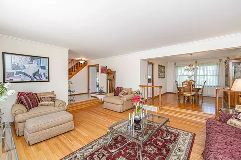 2008 W Mark Ter, Mount Prospect, IL 60056 photo 4