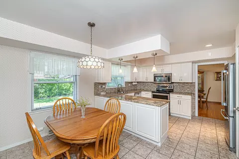 2008 W Mark Ter, Mount Prospect, IL 60056 photo 7