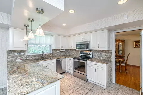 2008 W Mark Ter, Mount Prospect, IL 60056 photo 8