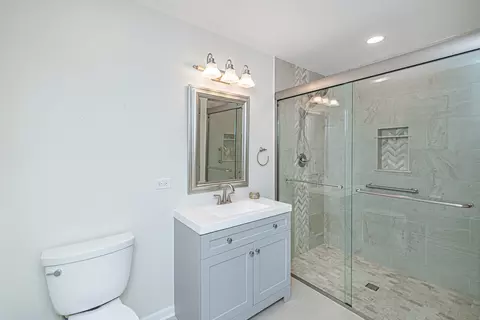 2008 W Mark Ter, Mount Prospect, IL 60056 photo 11