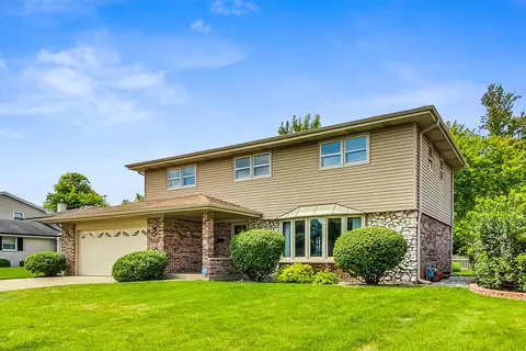 1010 S Beechwood Dr, Mount Prospect, IL 60056
