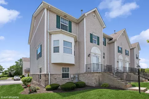 5242 Stoneridge Ct, Matteson, IL 60443