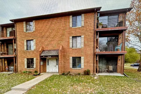 718 Briar Hill Ln #2, Addison, IL 60101
