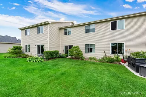 Exterior - 3842 Monterey Cir, Algonquin, IL 60102 photo 5 of 6