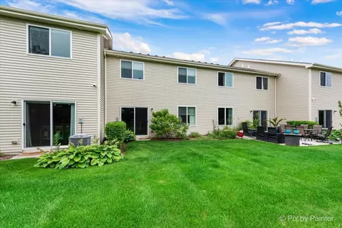 Exterior - 3842 Monterey Cir, Algonquin, IL 60102 photo 3 of 6