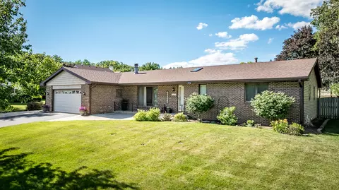 6568 Grassridge Rd, Rockford, IL 61108