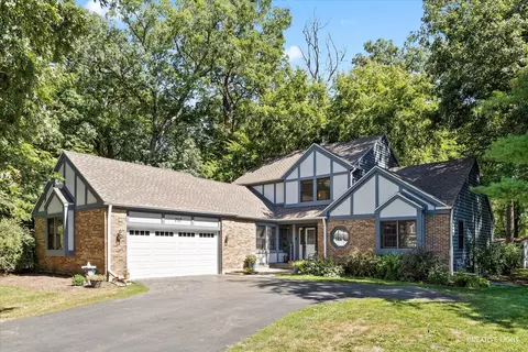 717 Chestnut Ct, Bartlett, IL 60103