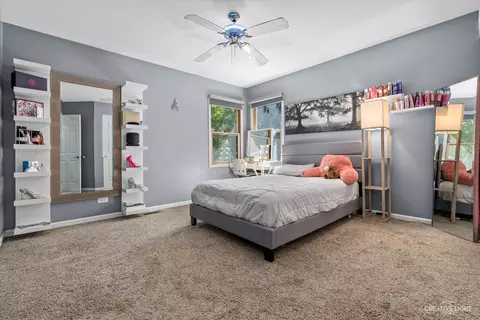 Bedroom - 717 Chestnut Ct, Bartlett, IL 60103 photo 3 of 5