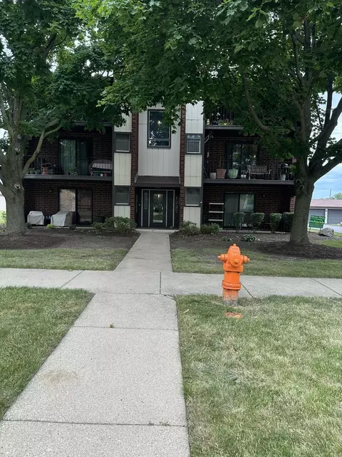 1227 Chalet Rd #100, Naperville, IL 60563